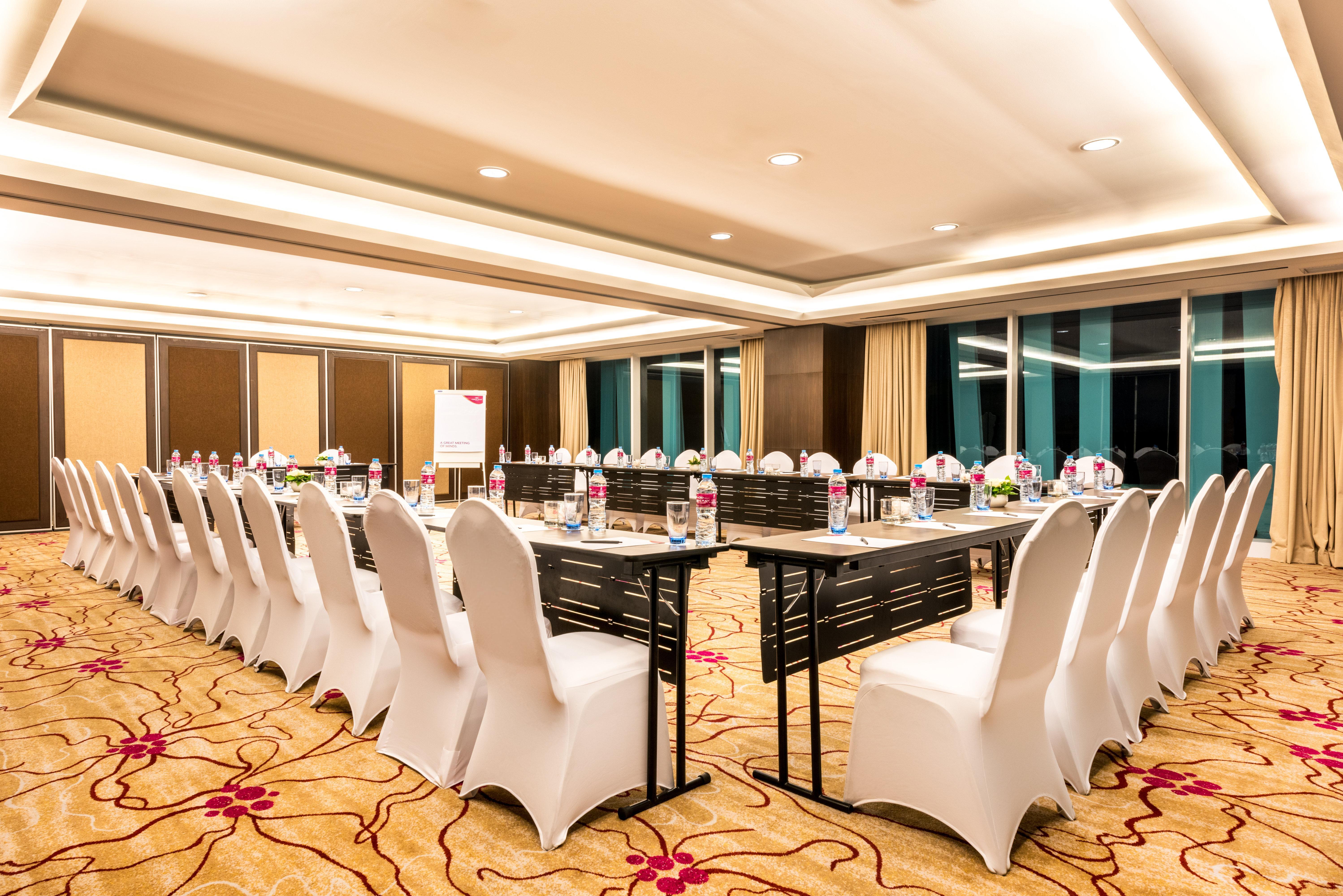 Crowne Plaza Bandung, an IHG Hotel Exterior foto